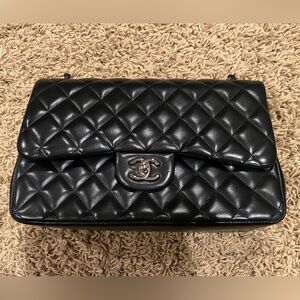Classic Double Flap Bag Quilted Lambskin
Jumbo in Black